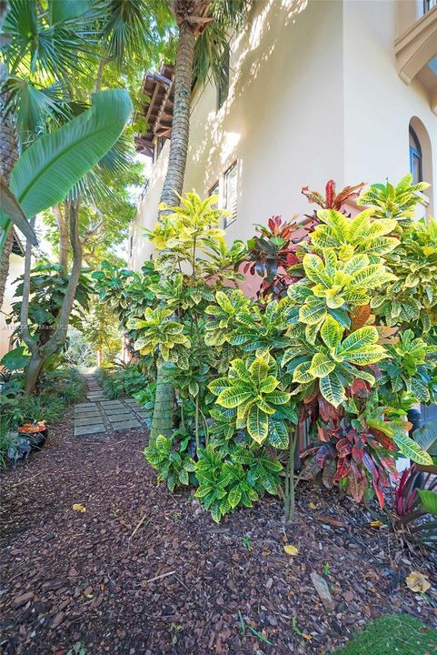 For Sale: $1,795,000 (4 beds, 4 baths, 3372 Square Feet)