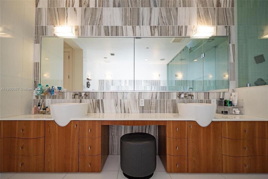 For Sale: $1,795,000 (4 beds, 4 baths, 3372 Square Feet)