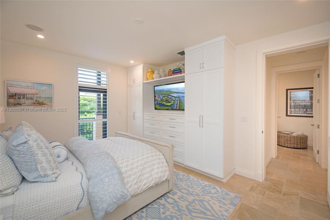 For Sale: $1,795,000 (4 beds, 4 baths, 3372 Square Feet)