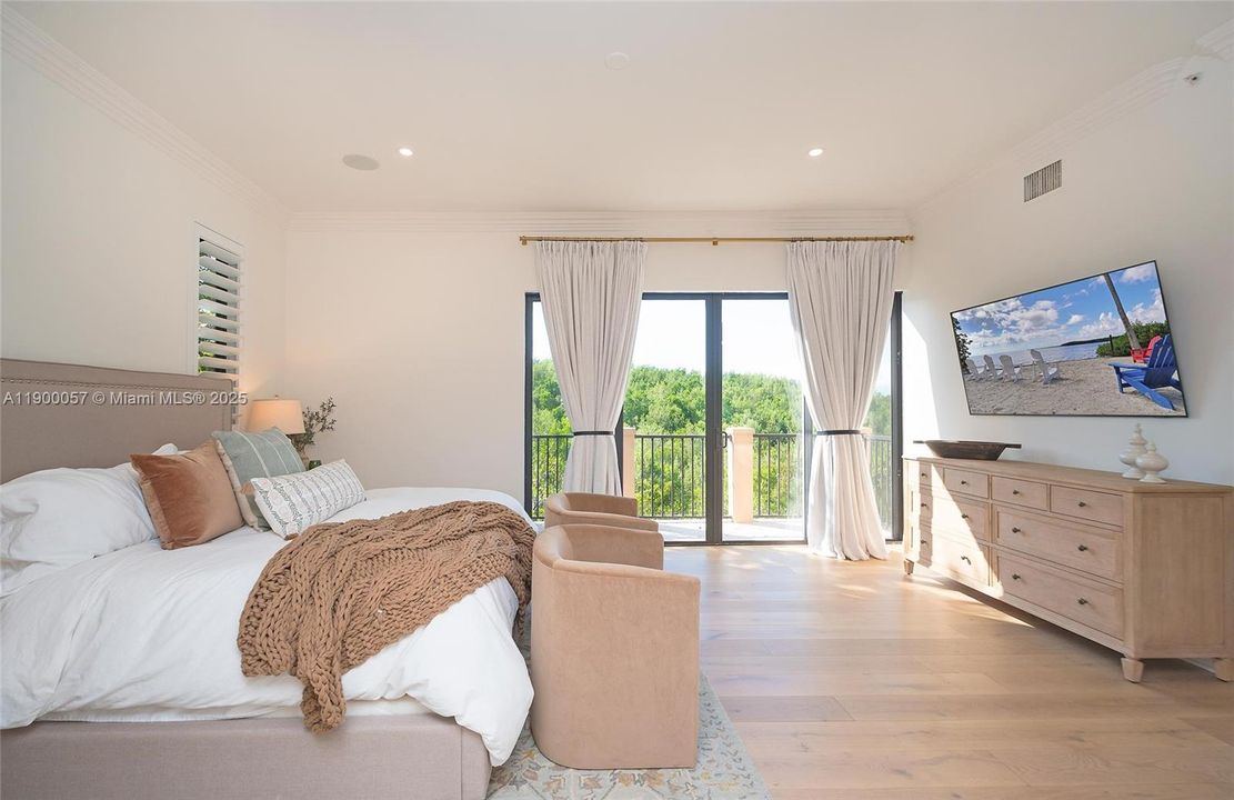 For Sale: $1,795,000 (4 beds, 4 baths, 3372 Square Feet)