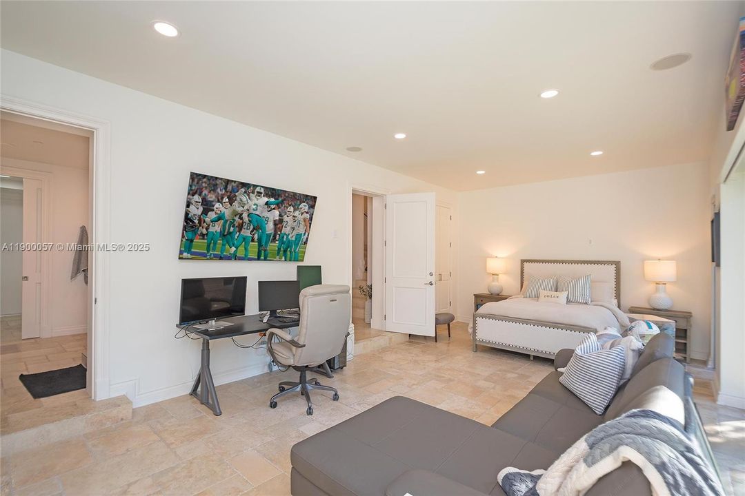 For Sale: $1,795,000 (4 beds, 4 baths, 3372 Square Feet)