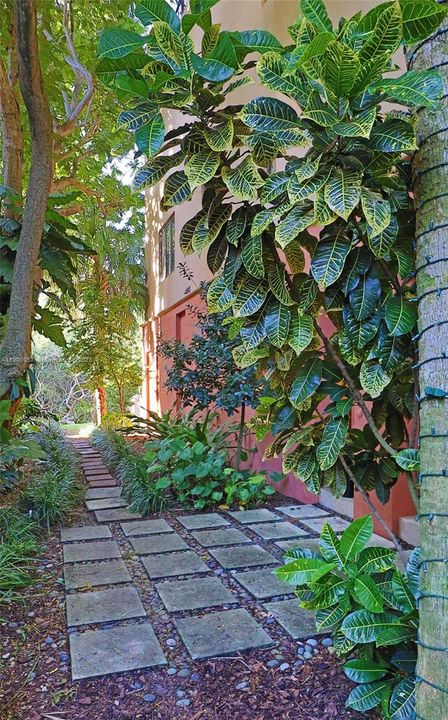 For Sale: $1,795,000 (4 beds, 4 baths, 3372 Square Feet)