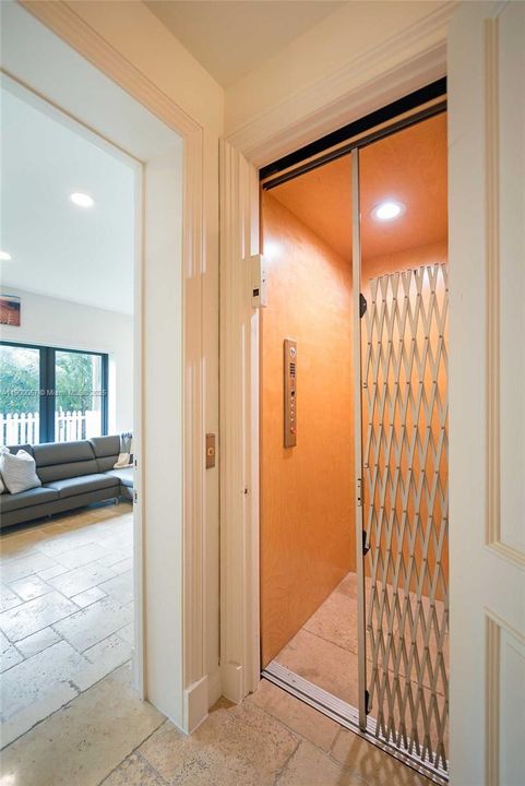 For Sale: $1,795,000 (4 beds, 4 baths, 3372 Square Feet)