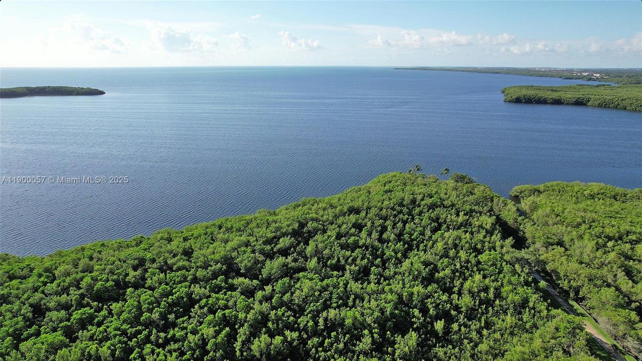 For Sale: $1,795,000 (4 beds, 4 baths, 3372 Square Feet)