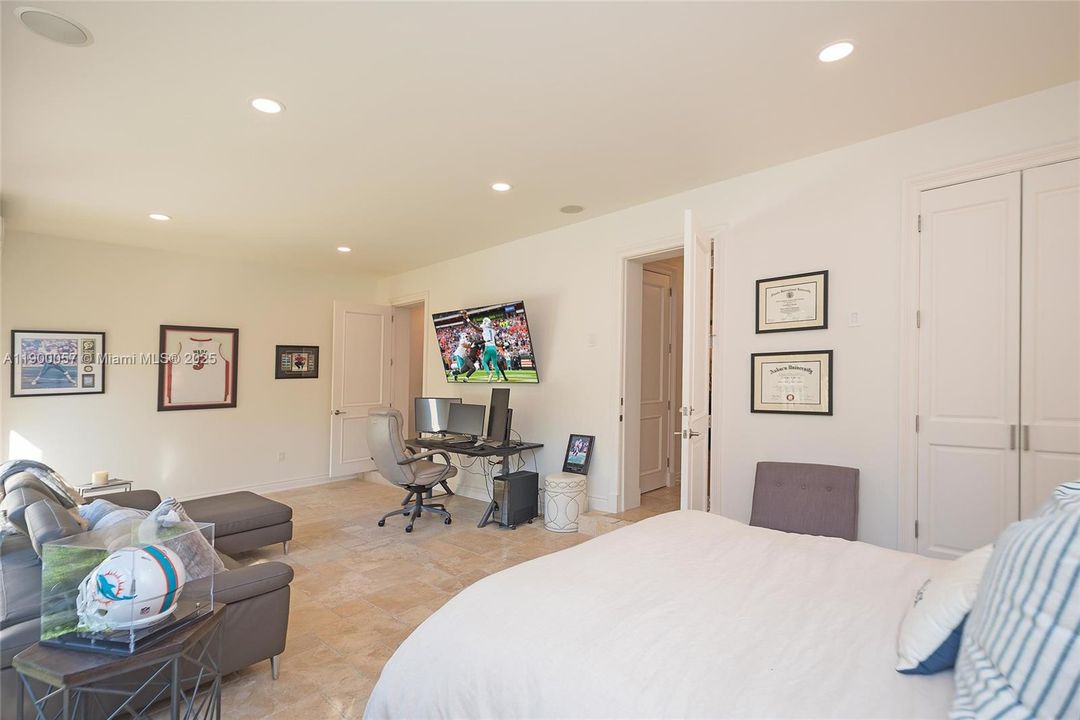 For Sale: $1,795,000 (4 beds, 4 baths, 3372 Square Feet)