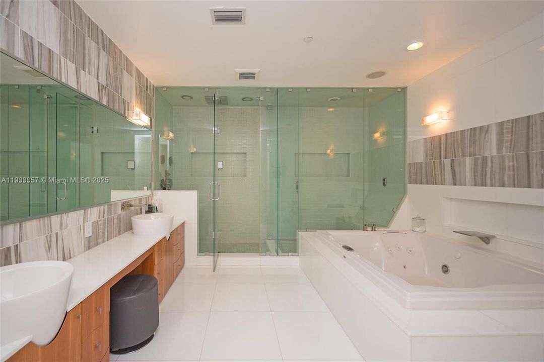 For Sale: $1,795,000 (4 beds, 4 baths, 3372 Square Feet)