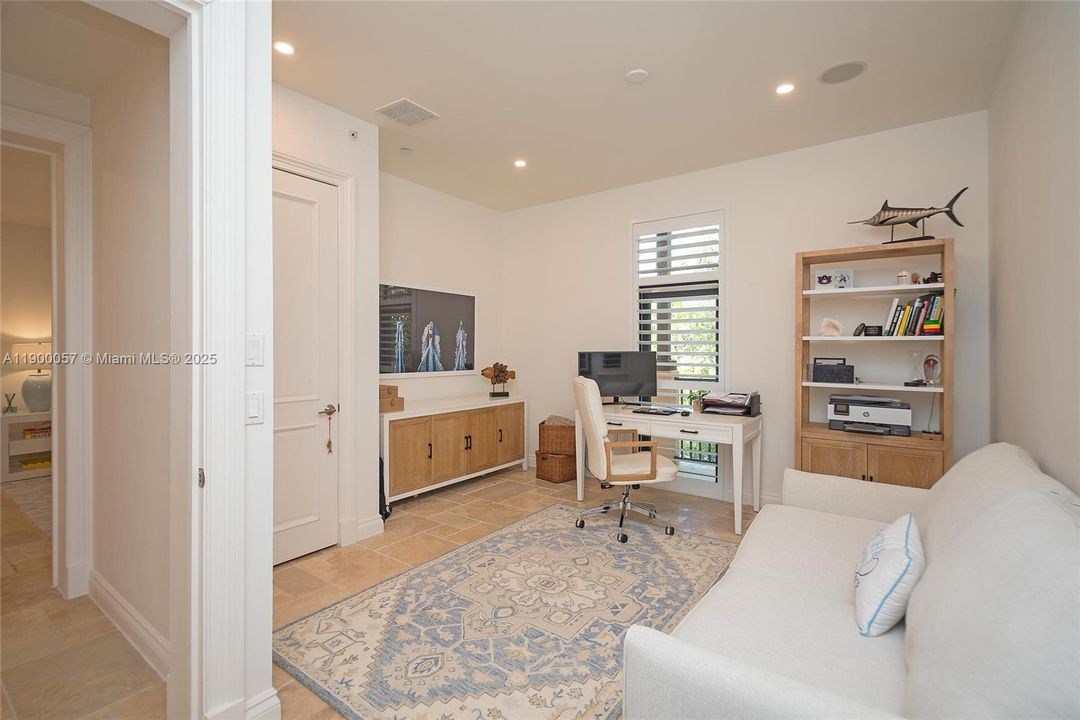 For Sale: $1,795,000 (4 beds, 4 baths, 3372 Square Feet)