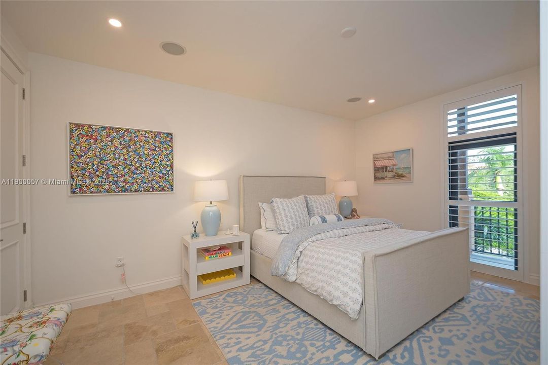 For Sale: $1,795,000 (4 beds, 4 baths, 3372 Square Feet)