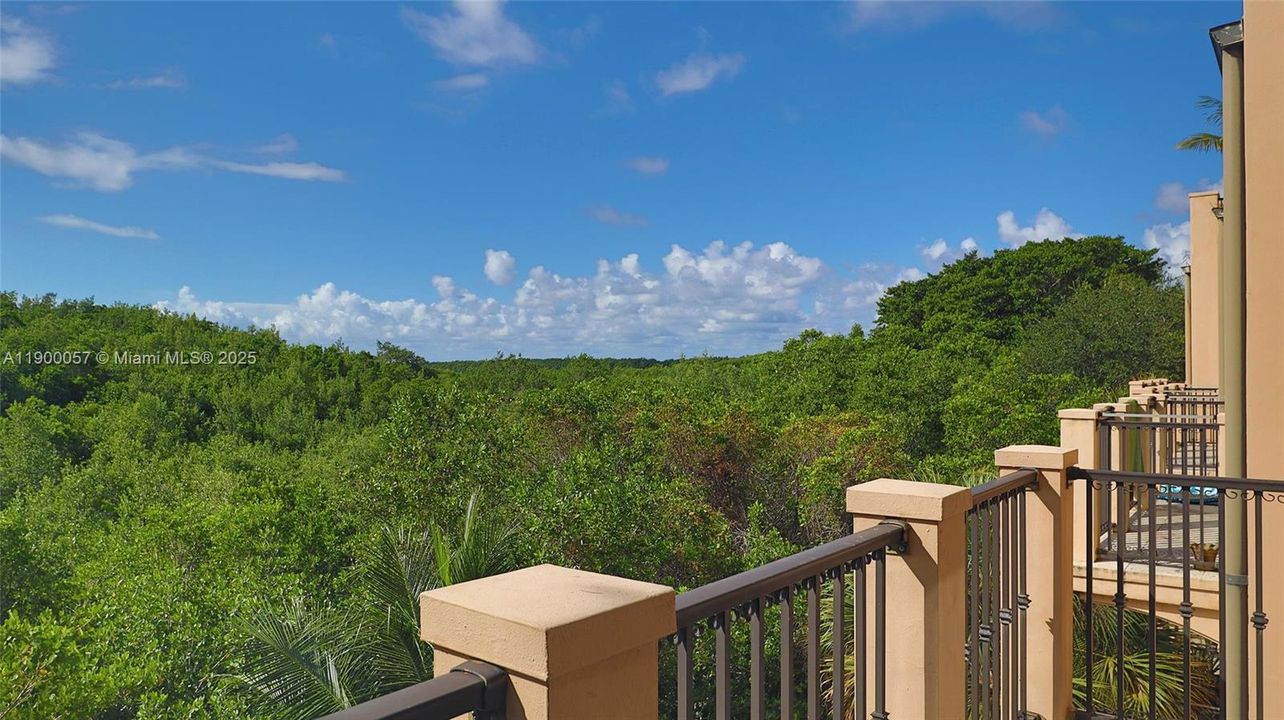 For Sale: $1,795,000 (4 beds, 4 baths, 3372 Square Feet)