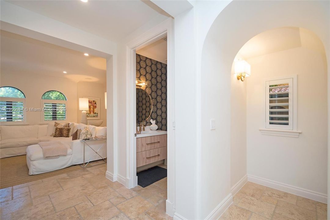 For Sale: $1,795,000 (4 beds, 4 baths, 3372 Square Feet)