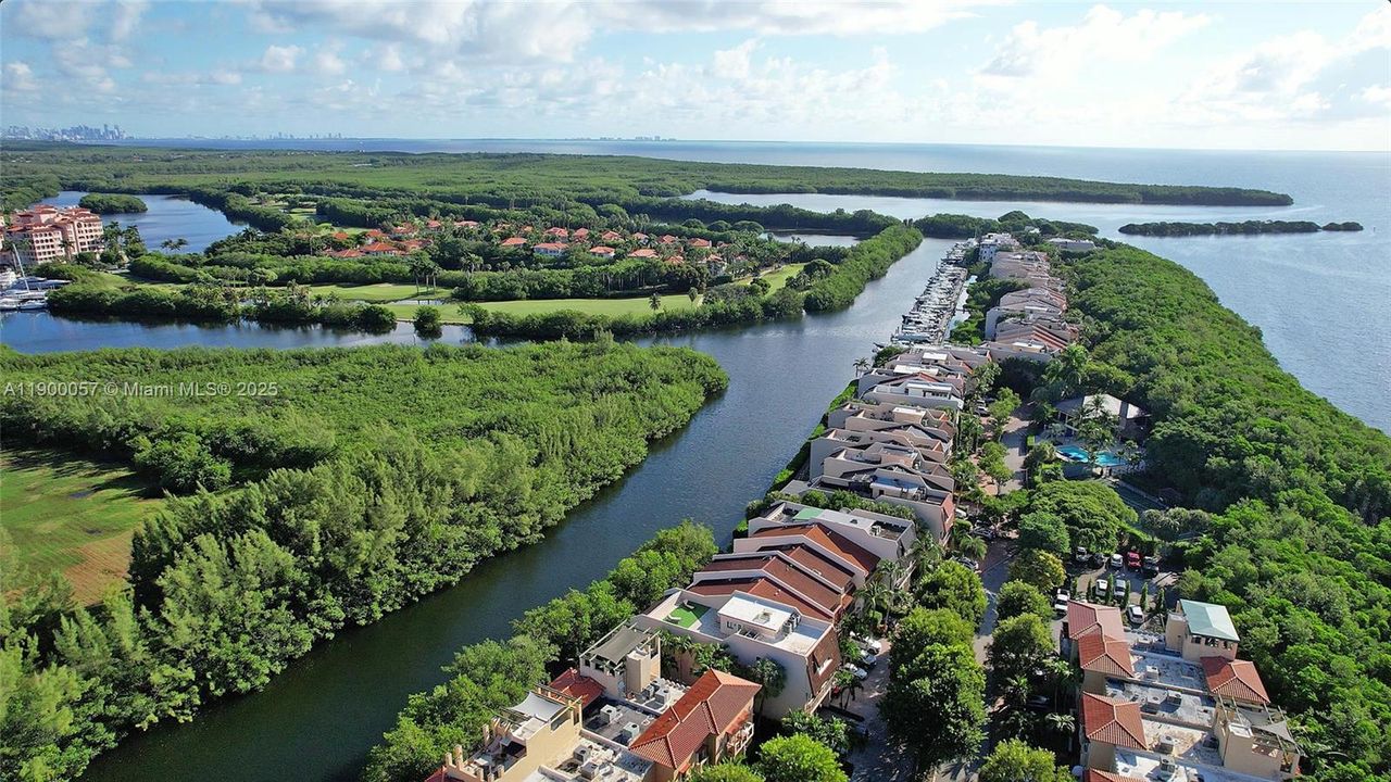 For Sale: $1,795,000 (4 beds, 4 baths, 3372 Square Feet)