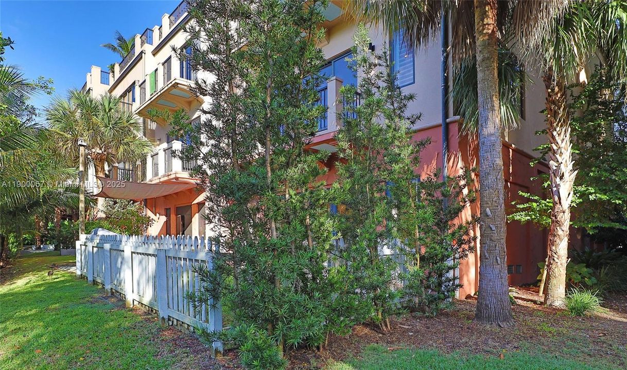 For Sale: $1,795,000 (4 beds, 4 baths, 3372 Square Feet)