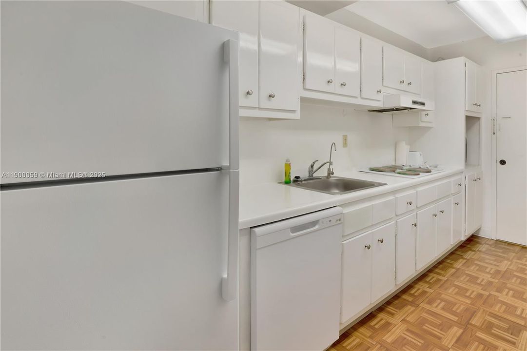 待售: $375,000 (0 贝兹, 1 浴室, 530 平方英尺)