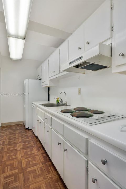 待售: $375,000 (0 贝兹, 1 浴室, 530 平方英尺)