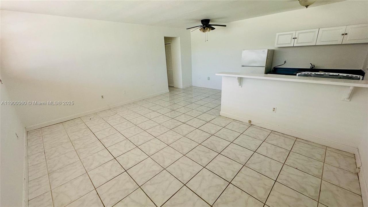 For Rent: $1,899 (1 beds, 1 baths, 646 Square Feet)