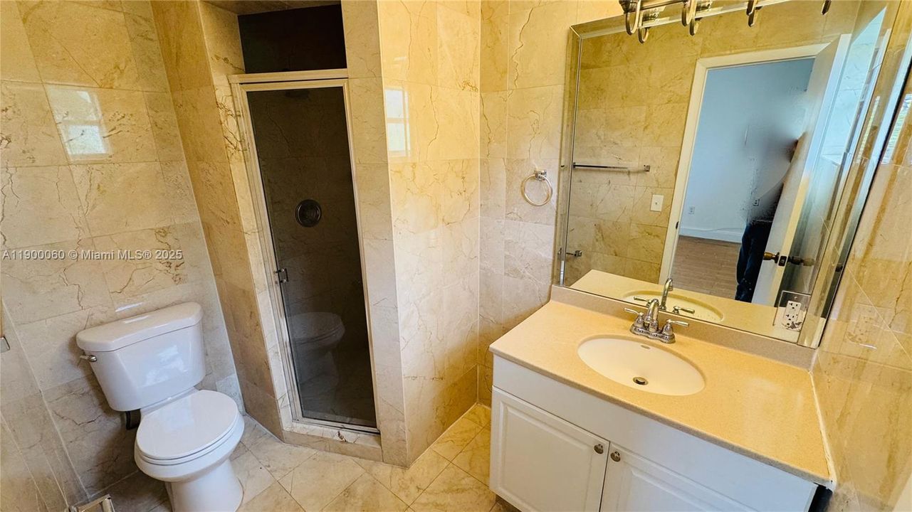 For Rent: $1,899 (1 beds, 1 baths, 646 Square Feet)