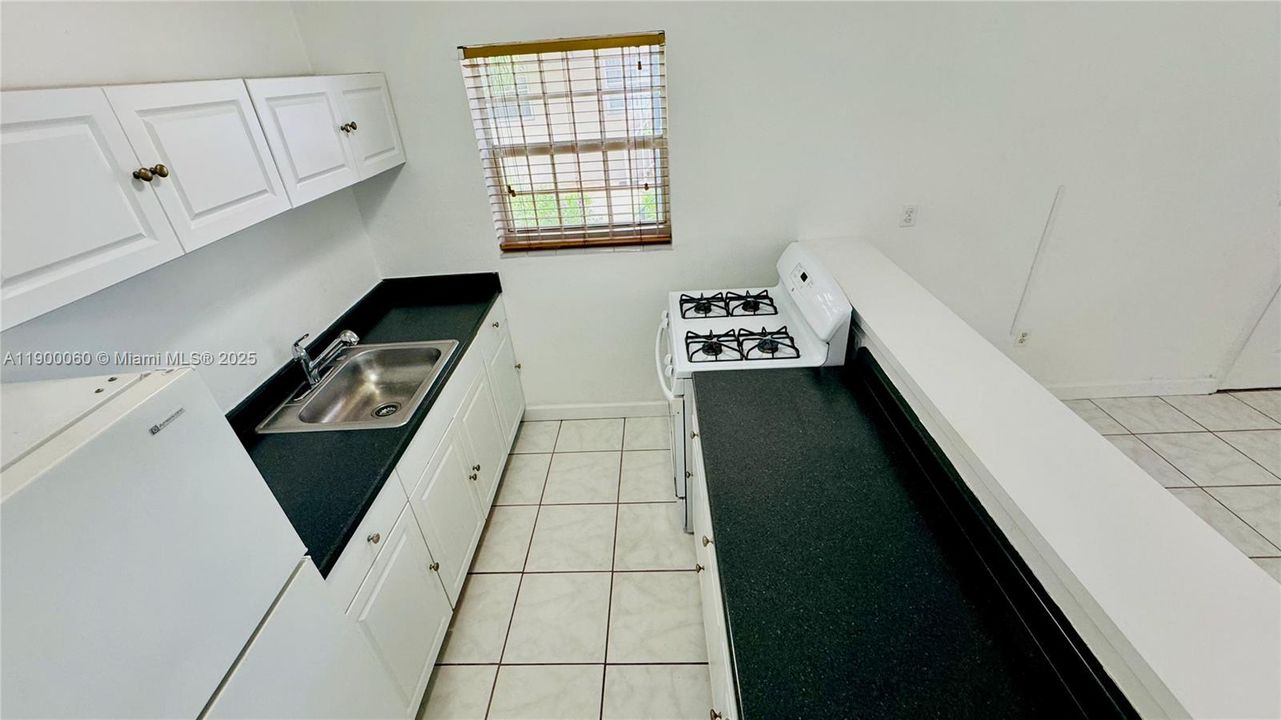 For Rent: $1,899 (1 beds, 1 baths, 646 Square Feet)