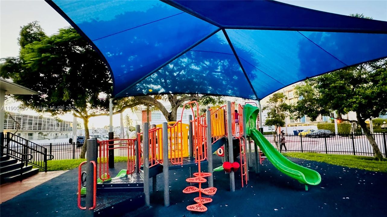 For Rent: $1,899 (1 beds, 1 baths, 646 Square Feet)