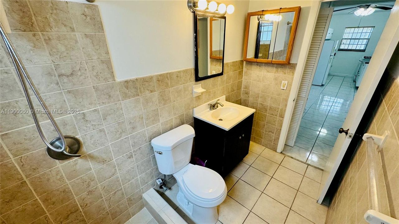 For Rent: $1,899 (1 beds, 1 baths, 646 Square Feet)