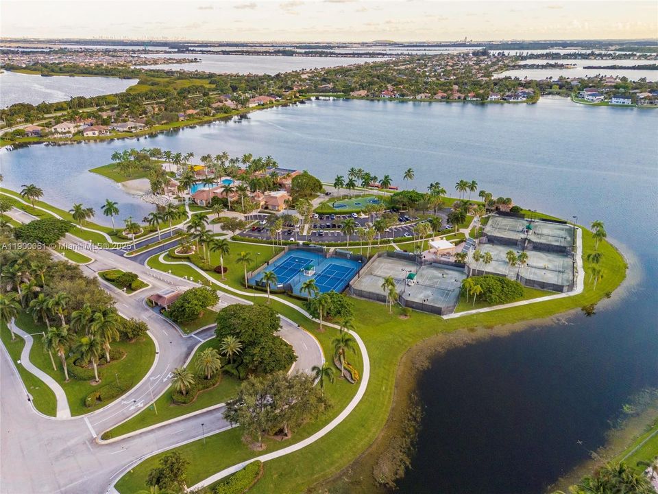 На продажу: $513,995 (3 спален, 2 ванн, 1324 Квадратных фут)