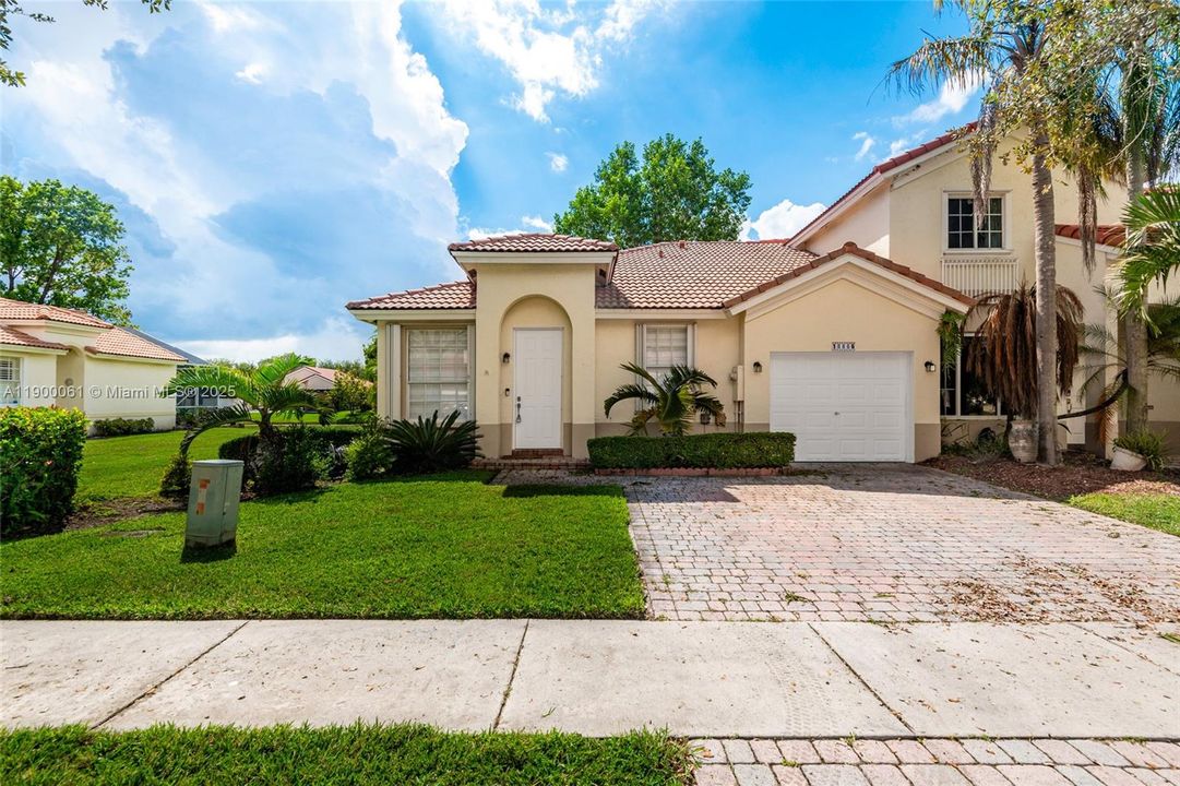 На продажу: $513,995 (3 спален, 2 ванн, 1324 Квадратных фут)