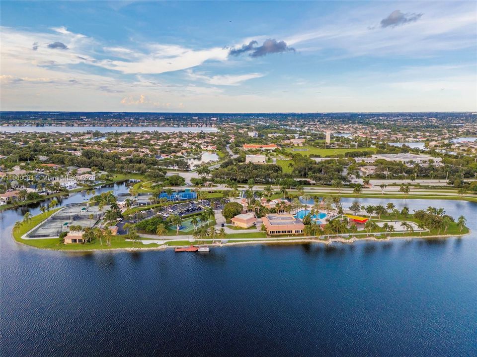 На продажу: $513,995 (3 спален, 2 ванн, 1324 Квадратных фут)