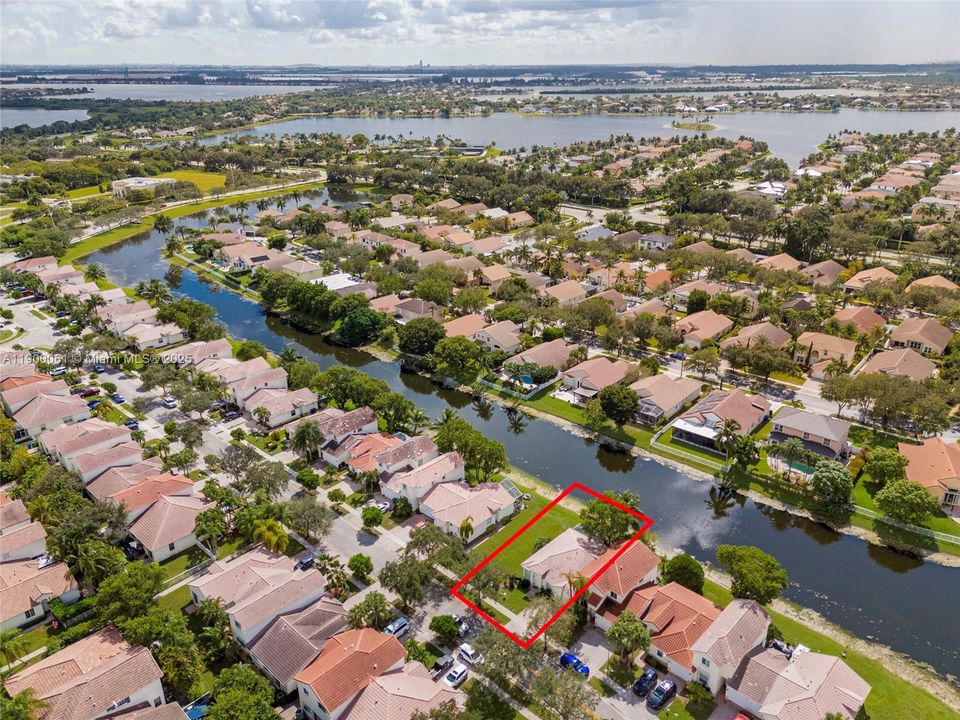 На продажу: $513,995 (3 спален, 2 ванн, 1324 Квадратных фут)