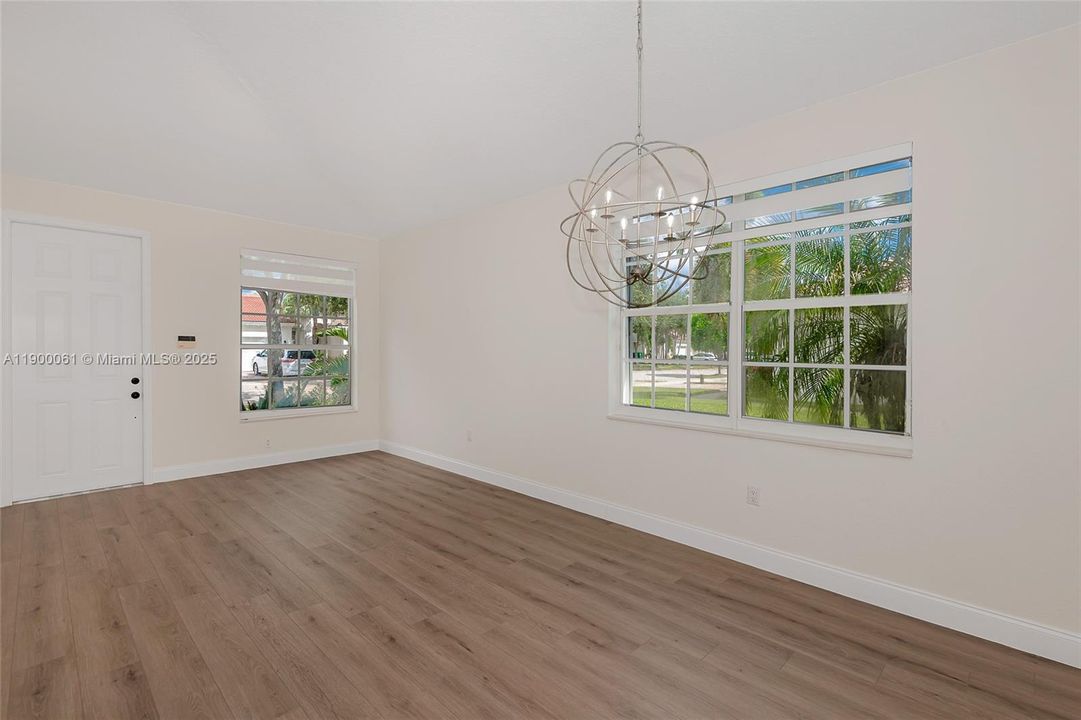 На продажу: $513,995 (3 спален, 2 ванн, 1324 Квадратных фут)