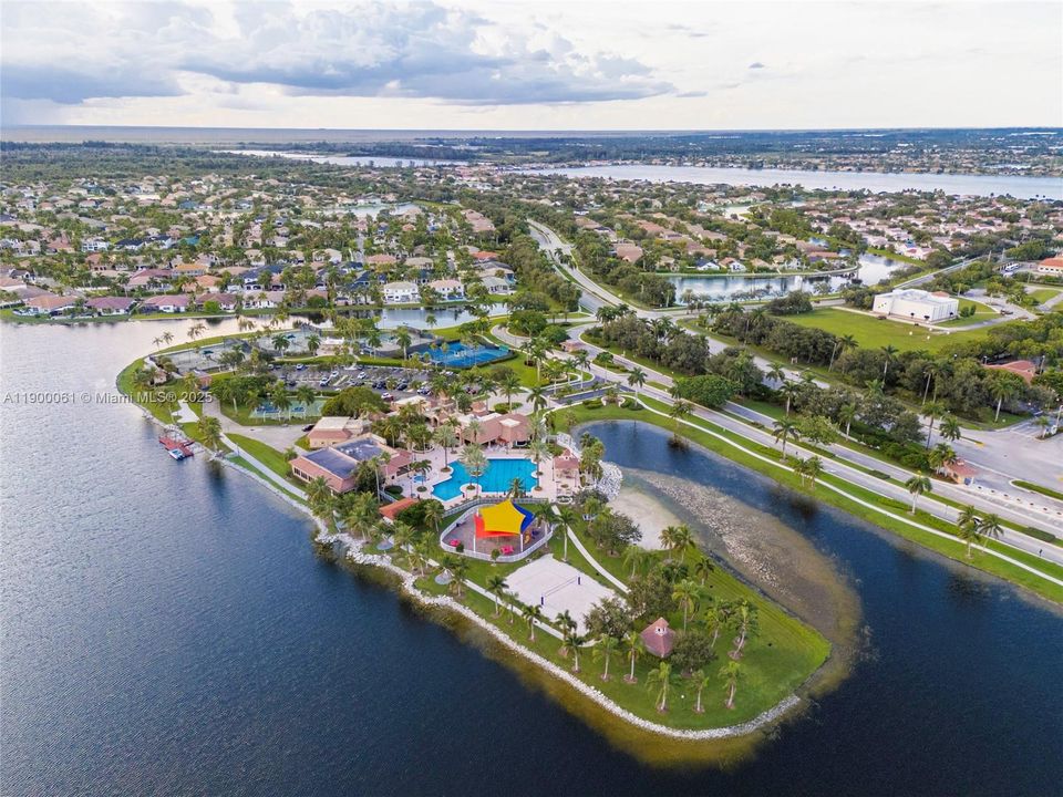 На продажу: $513,995 (3 спален, 2 ванн, 1324 Квадратных фут)