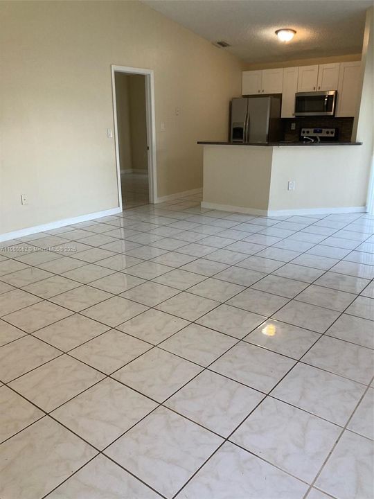 В аренду: $2,100 (2 спален, 2 ванн, 951 Квадратных фут)