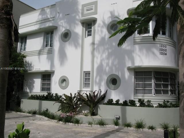 Recently Rented: $2,100 (2 beds, 2 baths, 787 Square Feet)