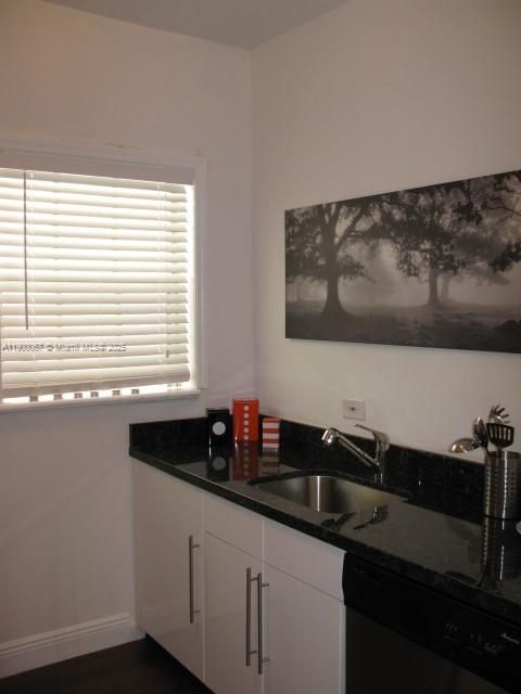 Recently Rented: $2,100 (2 beds, 2 baths, 787 Square Feet)