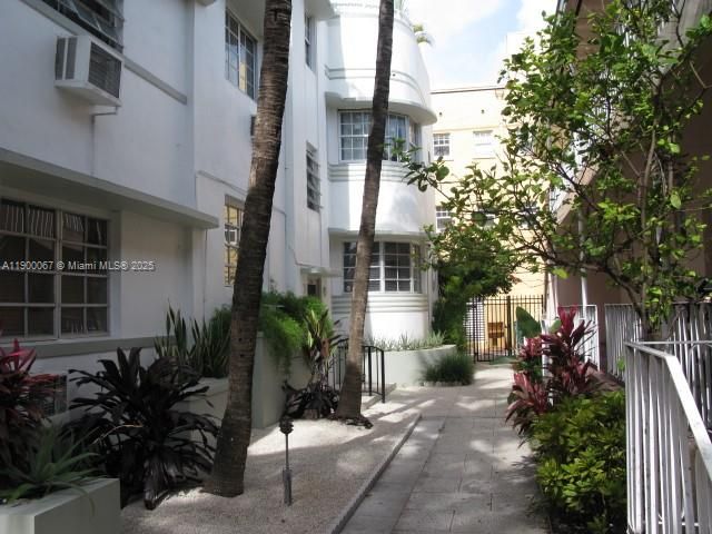 Recently Rented: $2,100 (2 beds, 2 baths, 787 Square Feet)