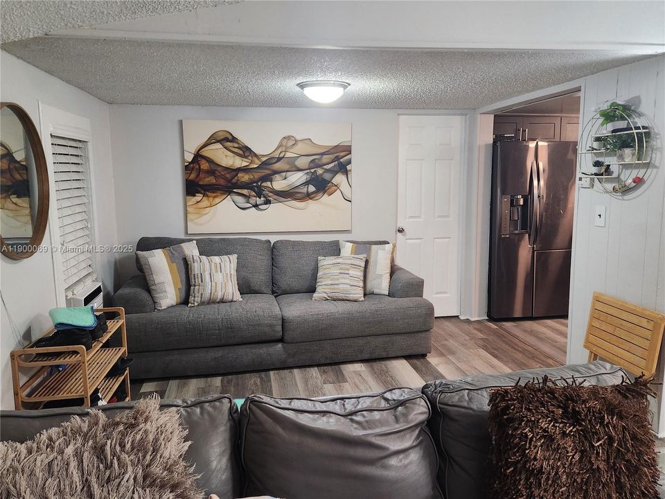 For Sale: $280,000 (3 beds, 2 baths, 1328 Square Feet)