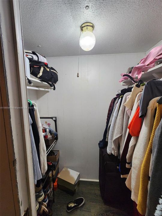 For Sale: $280,000 (3 beds, 2 baths, 1328 Square Feet)