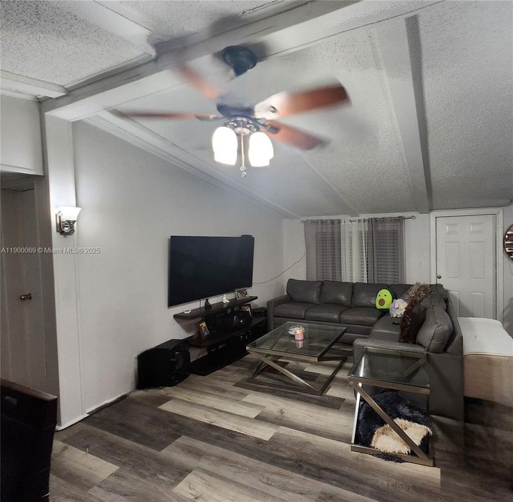 For Sale: $280,000 (3 beds, 2 baths, 1328 Square Feet)