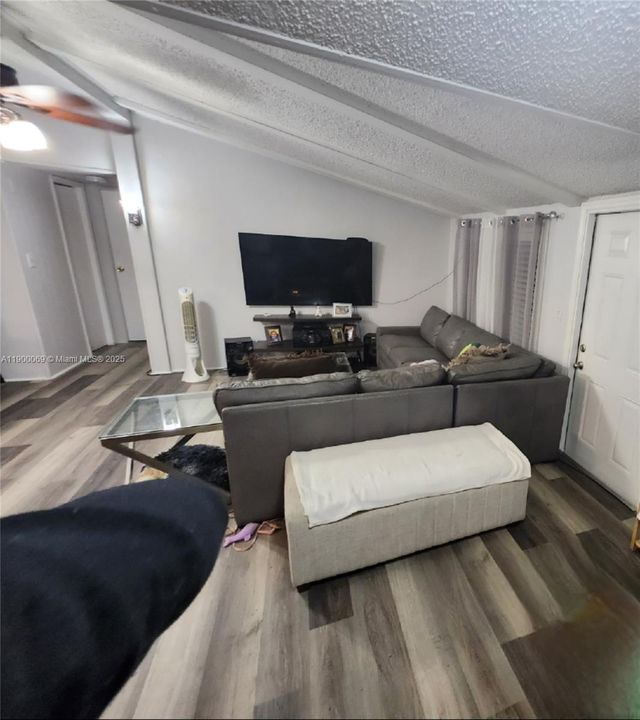 For Sale: $280,000 (3 beds, 2 baths, 1328 Square Feet)