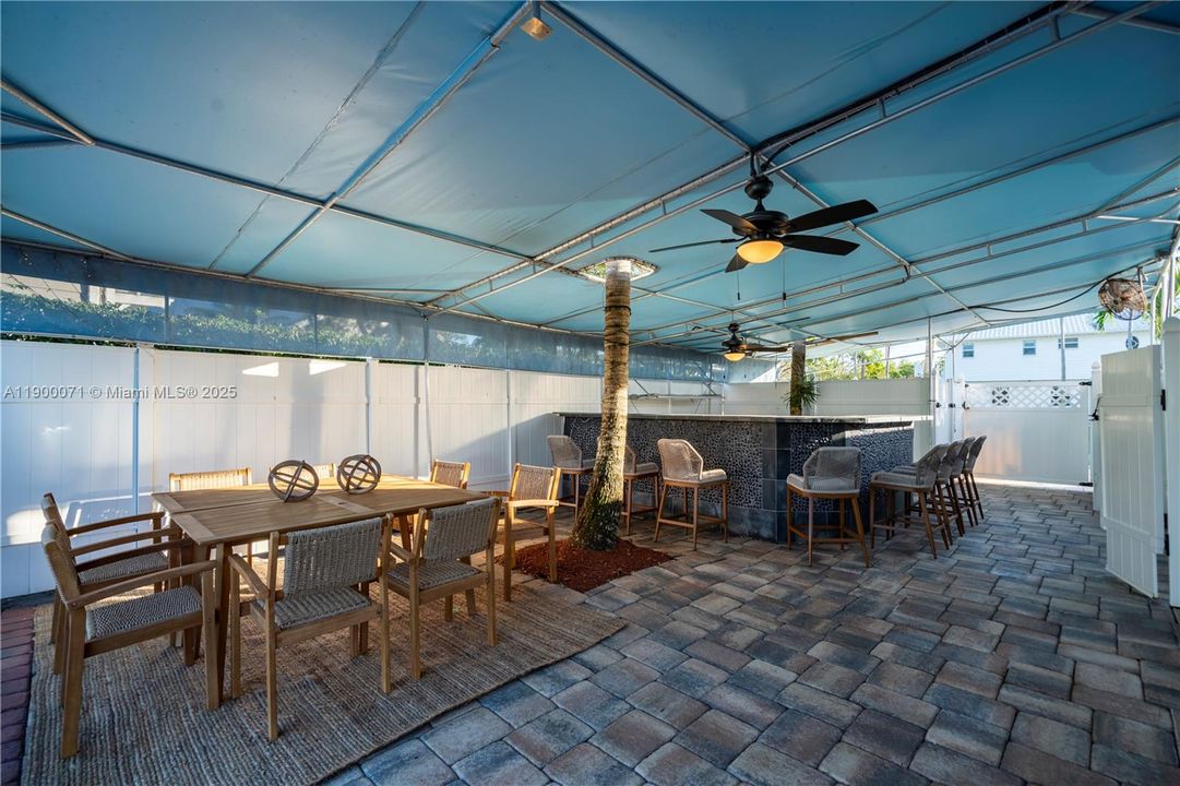 待售: $1,895,000 (6 贝兹, 4 浴室, 3590 平方英尺)