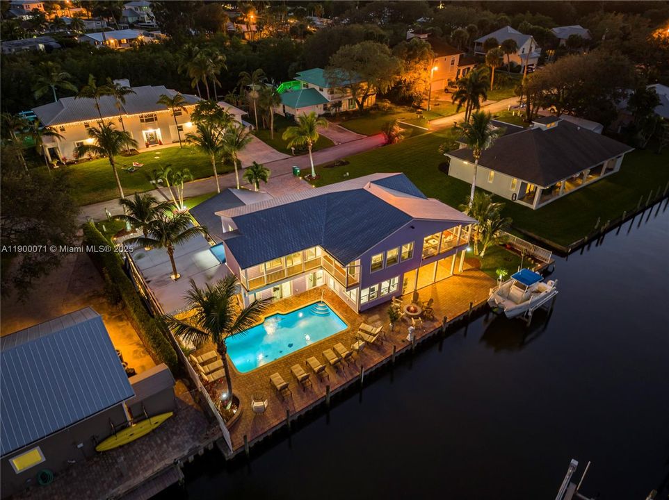 待售: $1,895,000 (6 贝兹, 4 浴室, 3590 平方英尺)