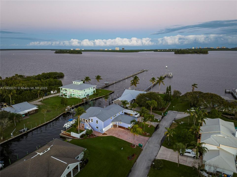 待售: $1,895,000 (6 贝兹, 4 浴室, 3590 平方英尺)