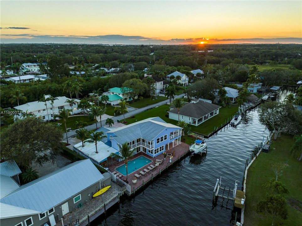 待售: $1,895,000 (6 贝兹, 4 浴室, 3590 平方英尺)