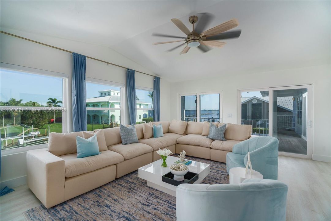 待售: $1,895,000 (6 贝兹, 4 浴室, 3590 平方英尺)