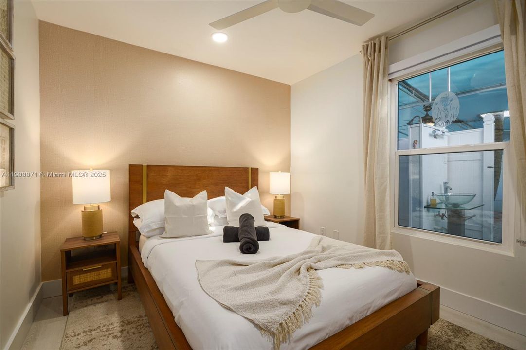 待售: $1,895,000 (6 贝兹, 4 浴室, 3590 平方英尺)