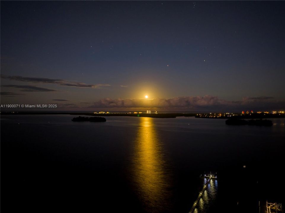 待售: $1,895,000 (6 贝兹, 4 浴室, 3590 平方英尺)