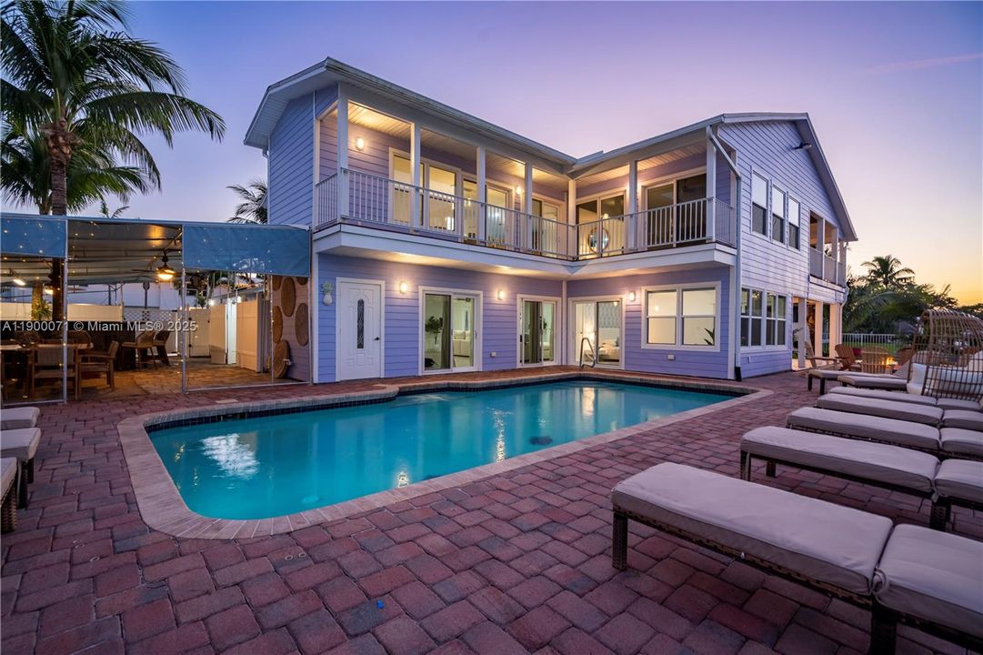 待售: $1,895,000 (6 贝兹, 4 浴室, 3590 平方英尺)