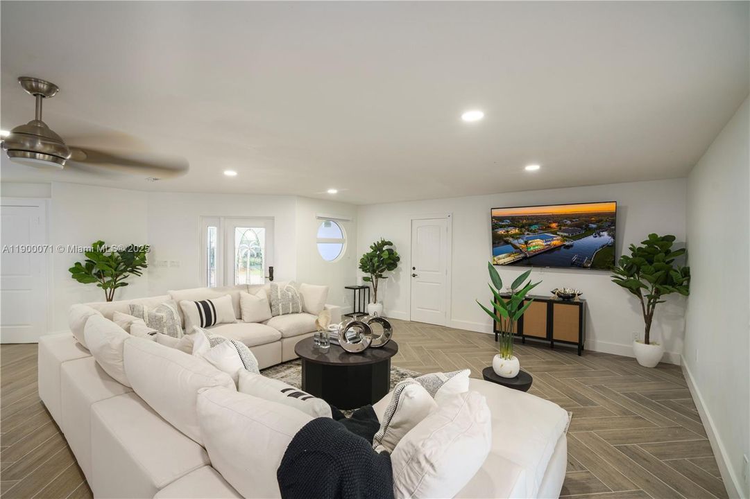 待售: $1,895,000 (6 贝兹, 4 浴室, 3590 平方英尺)