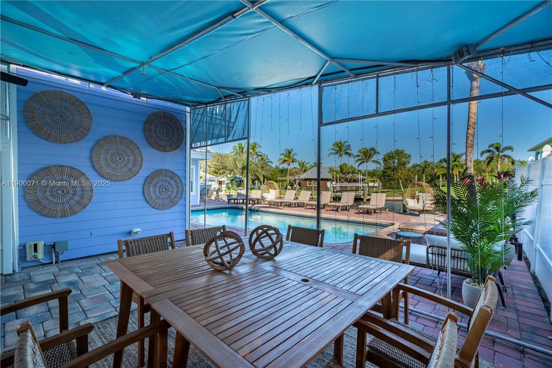 待售: $1,895,000 (6 贝兹, 4 浴室, 3590 平方英尺)