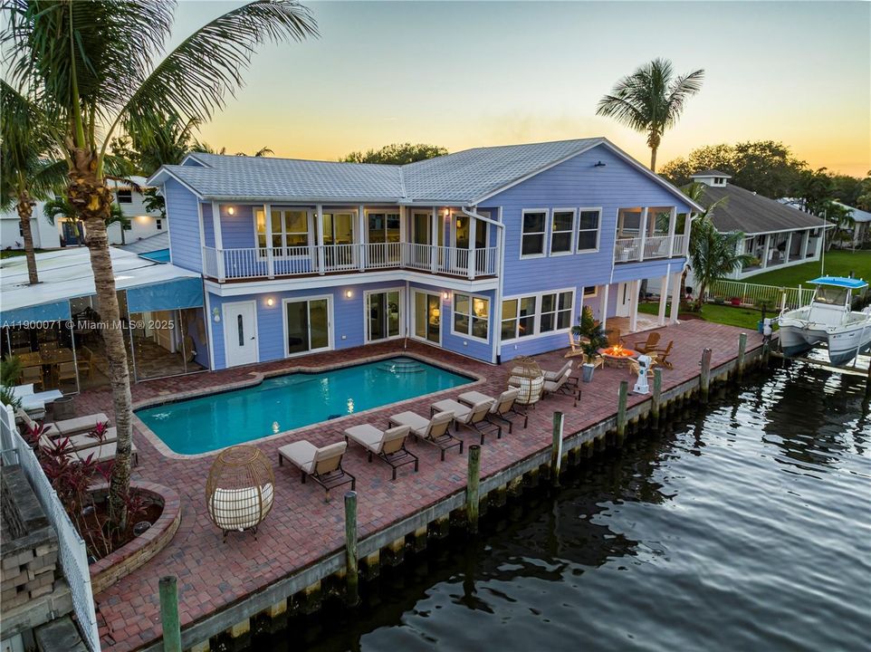 待售: $1,895,000 (6 贝兹, 4 浴室, 3590 平方英尺)