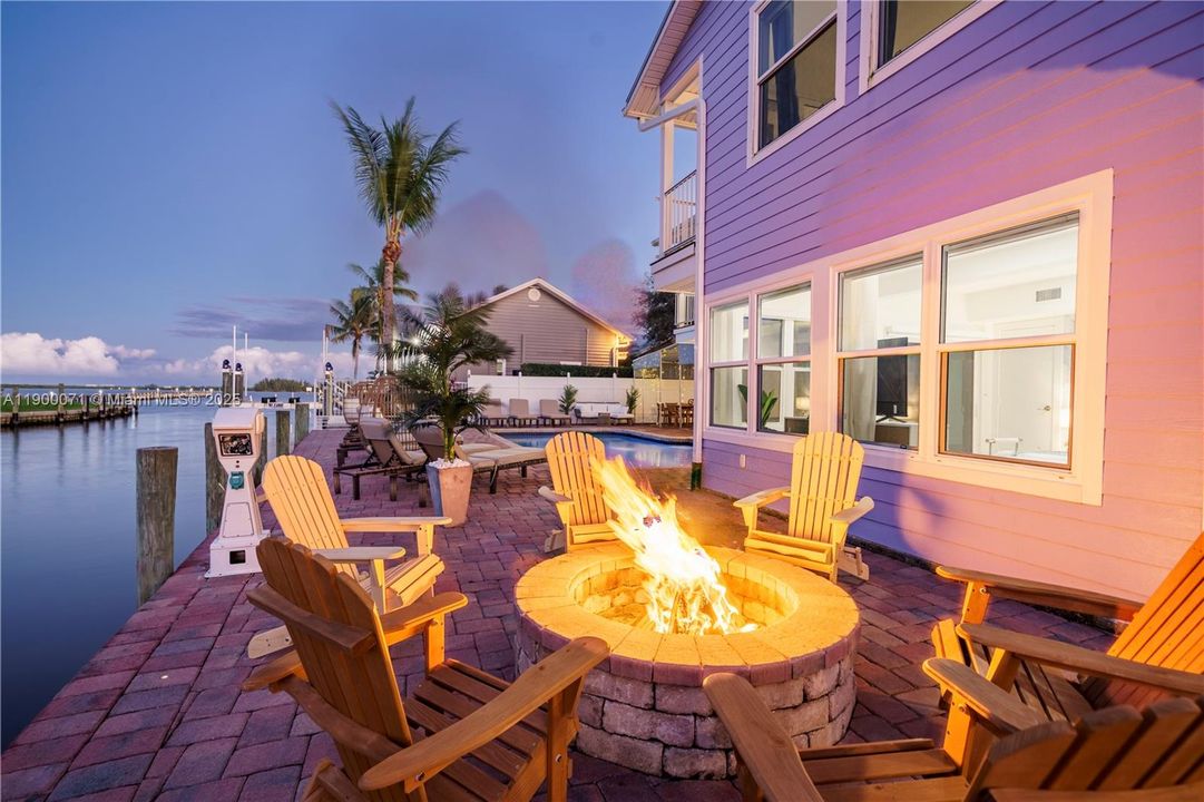 待售: $1,895,000 (6 贝兹, 4 浴室, 3590 平方英尺)