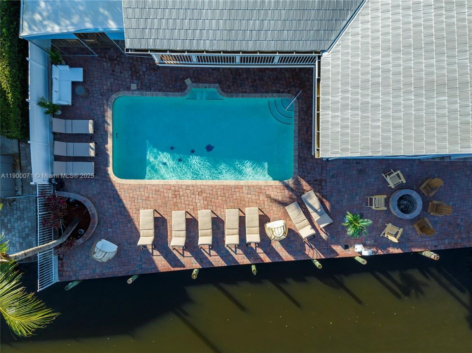 待售: $1,895,000 (6 贝兹, 4 浴室, 3590 平方英尺)